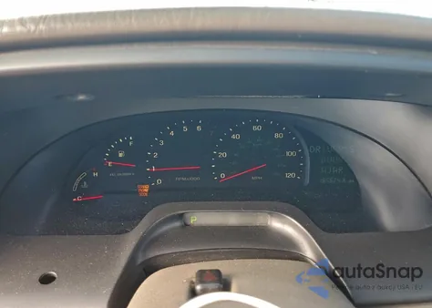 2002 Lincoln Continental z USA, uszkodzony, nr VIN 1LNHM97VX2Y689333